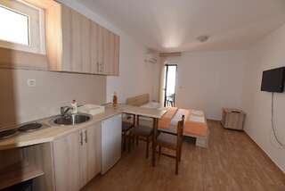 Апартаменты Studio Apartments 6 Palmi Будва Стандартные апартаменты-студио с балконом-8